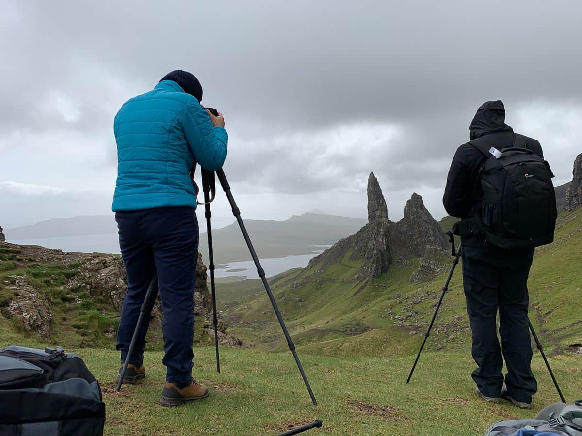 WeShooters che fotografano Old man Storr viaggio fotografico scozia