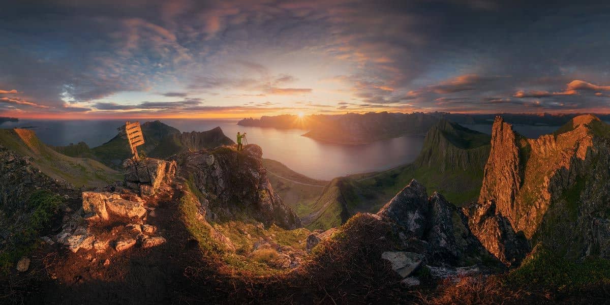 alba in cima al Husfjellet durante viaggio fotografico senja