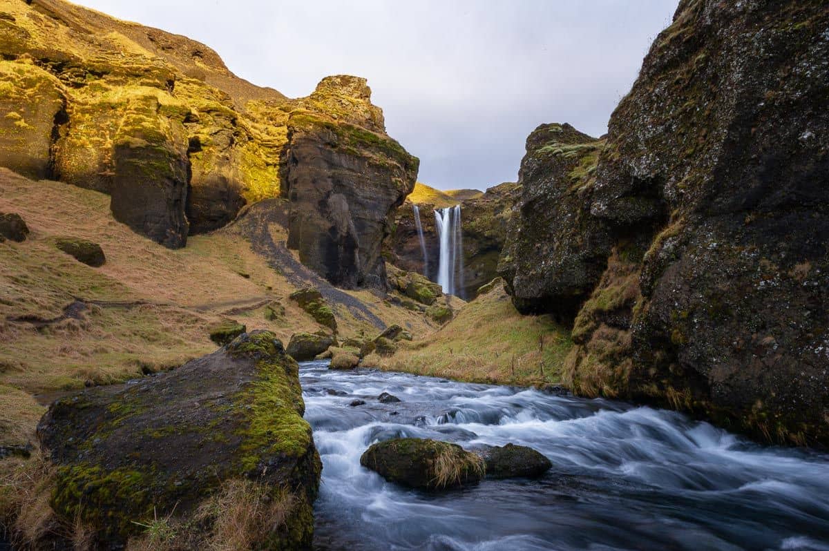 cascata Kvernufoss tramonto viaggio fotografico islanda