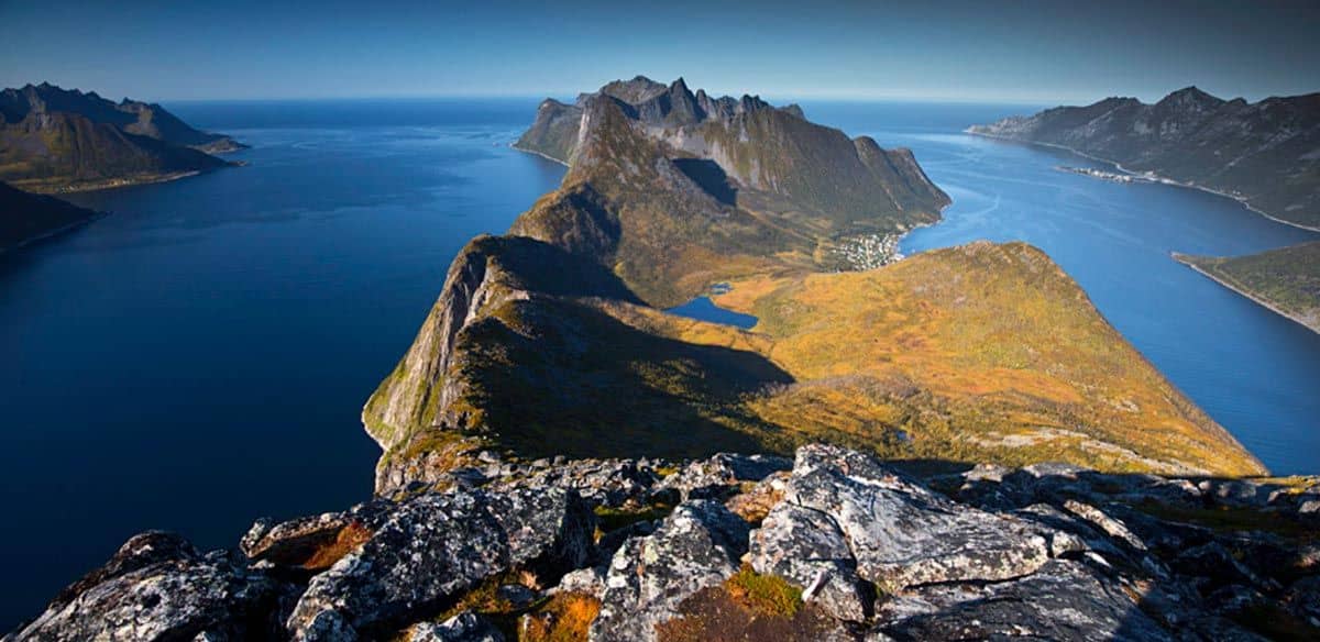 trekking sulla cima di Barden durante viaggio fotografico senja
