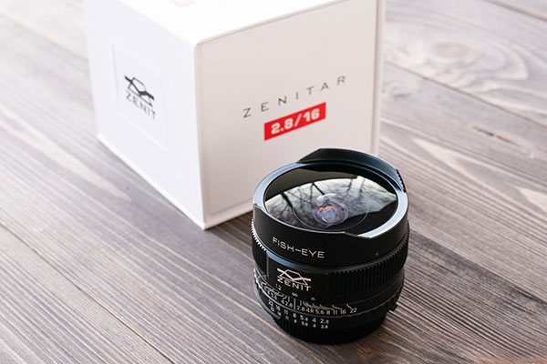 confezione e Zenitar 16mm ƒ/2,8