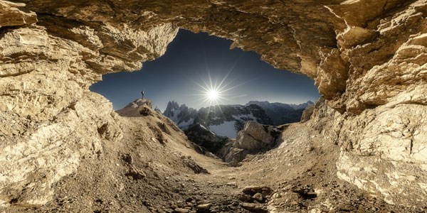 bella foto paesaggio luce dura, controluce, bracketing montagna