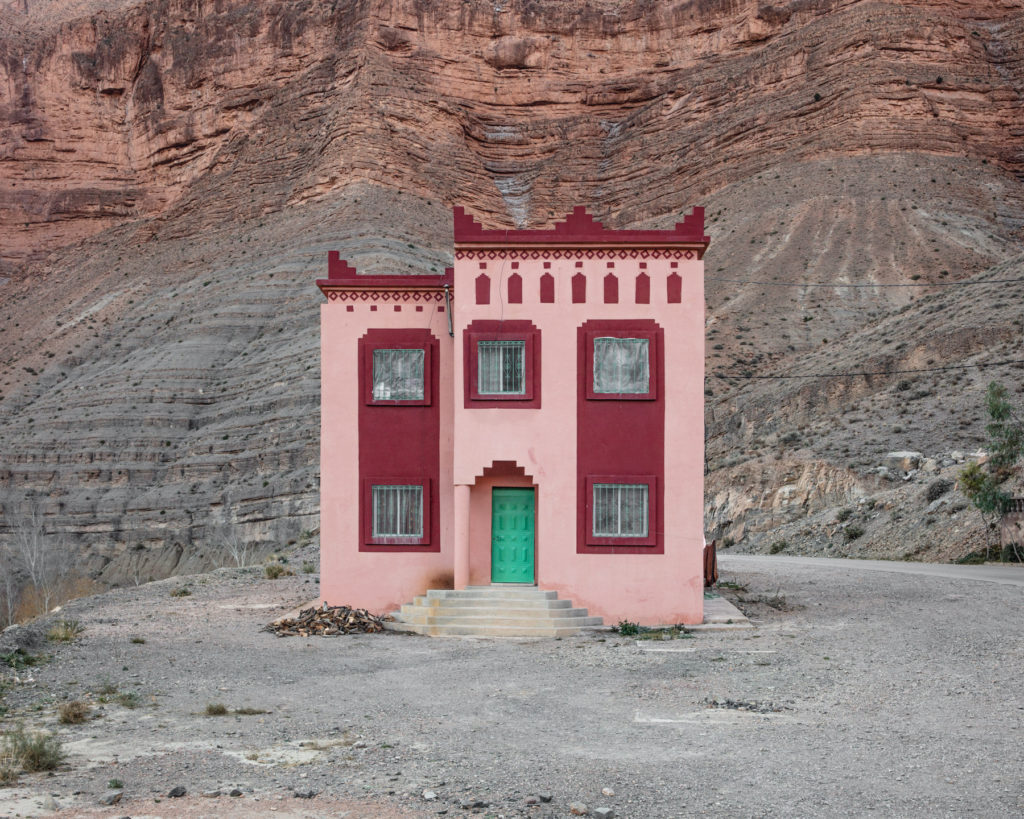 Fotografia di una casa nel deserto