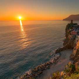 Tramonto sul mare a Vernazza