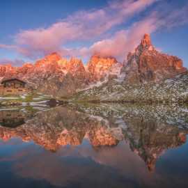 tramonto baita segantini e pale di san martino.jpg