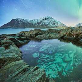 Spiaggia di Skagsanden con aurora boreale