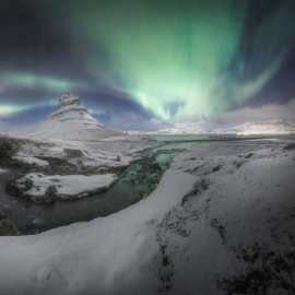 aurora boreale al Kirkjufell