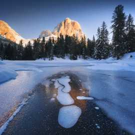 lago di limides ghiacciato