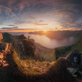 alba in cima al Husfjellet durante viaggio fotografico senja