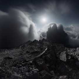 tre cime di lavaredo con luna